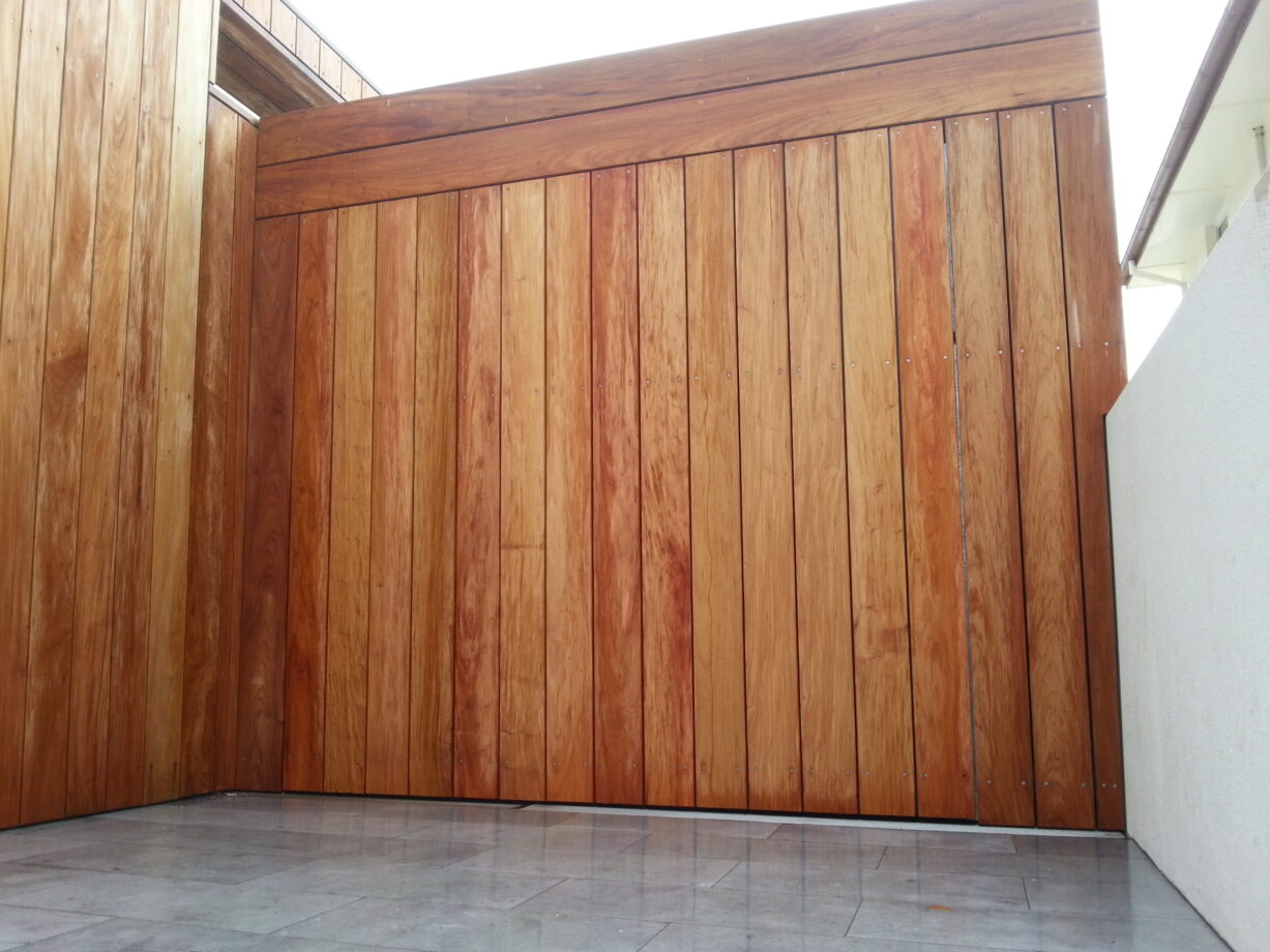 Tilter Door vertical NG Rosewood battens aligned with facade